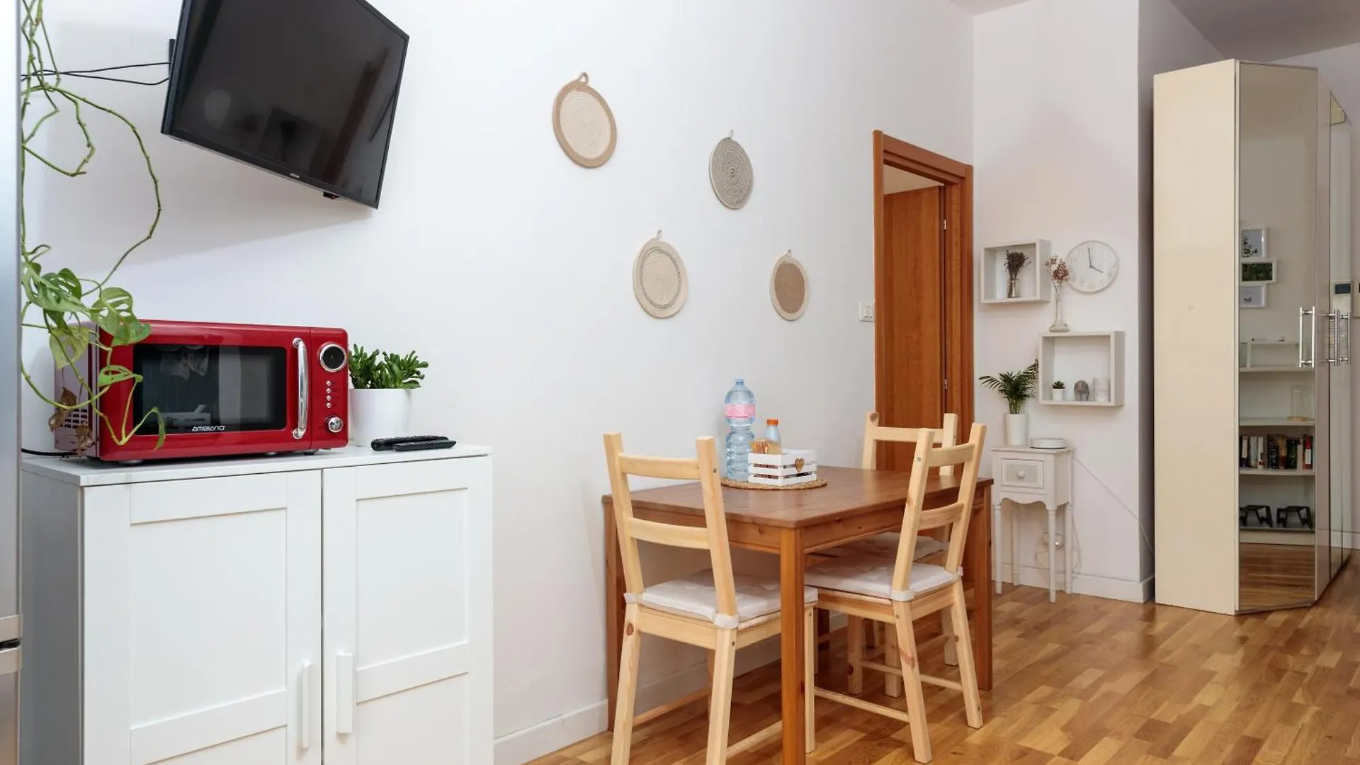 Apartment Welcome To • Lotus Home • Verona